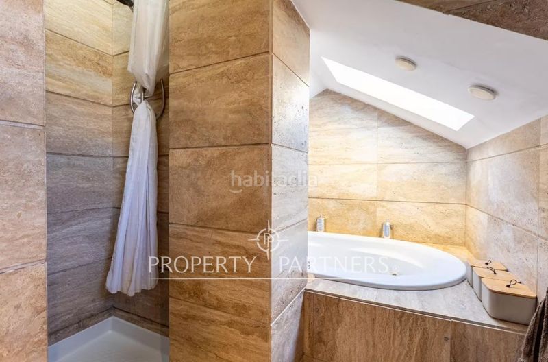 Foto f8a7145e-0977-46e8-bdf4-1e5919ffdc42. Casa aparellada amb calefacció aparcament piscina a Rocafort