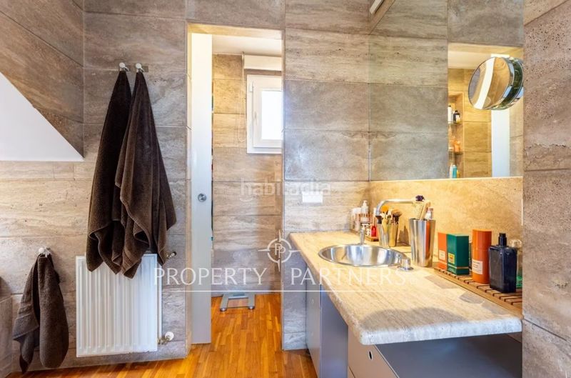 Foto fc509e83-0f0f-4ce3-8d90-b413d4718e89. Casa aparellada amb calefacció aparcament piscina a Rocafort
