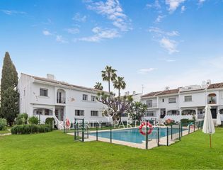 Casa adossada  Calle arriate. Acogedora adosada en nueva andalucía, marbella