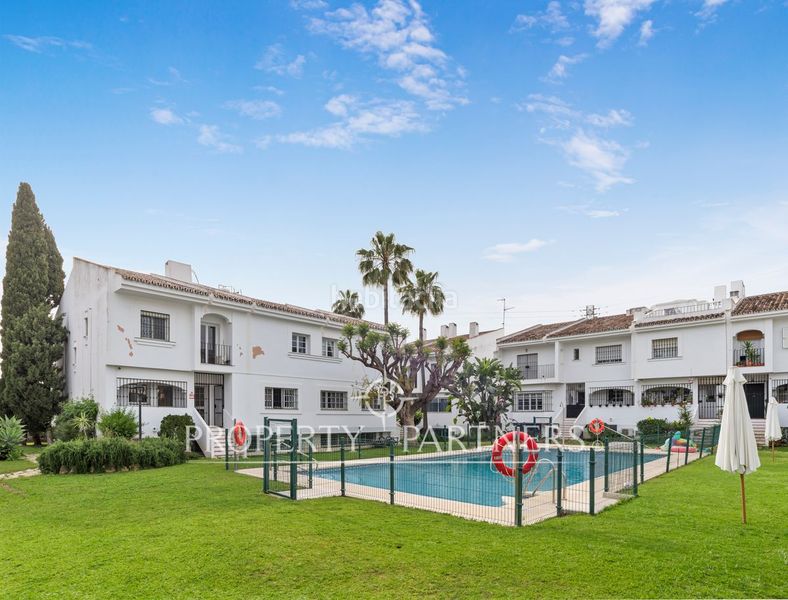 Foto 23d6e00c-aa5b-4b09-b03e-b812325acc5e. Casa adossada amb calefacció aparcament piscina a Marbella
