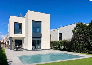 Chalet  Calle mar egeo. Espectacular chalet unifamiliar en torre en conill, 5 hab, 3 bañ