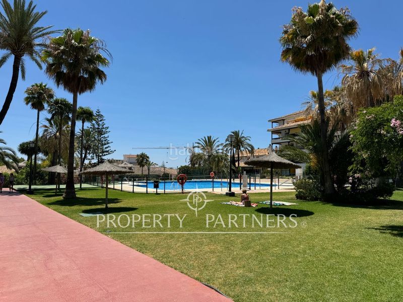 Foto ca04c424-31fd-4084-8af3-a1f30c2f5b3d. Apartament amb piscina a La Carolina - Guadalpín Marbella