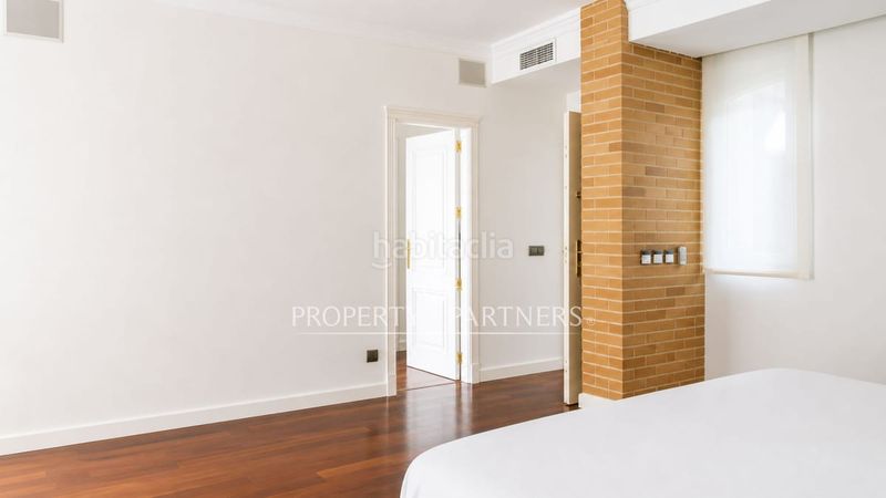 Foto 4849fb66-7571-404c-b42e-5566539548f1. Casa adossada amb calefacció aparcament piscina a Madrid