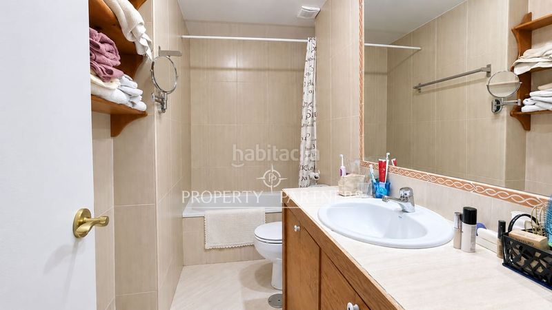 Foto f7a5f562-70a9-49f1-aeb3-fd12f10a9c60. Piccolo appartamento con riscaldamento parcheggio piscina in Madrid