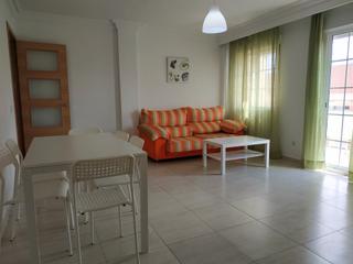 Rent Flat in Calle los milanos 6. Piso para estudiantes de tres dormitorios y dos baños