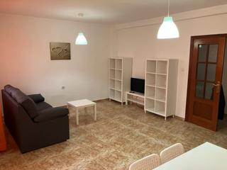 Rent Flat in Avenida josé fariña 25. Bonito piso para estudiantes, tres dormitorios