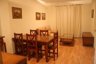 Miete Etagenwohnung in Isla Chica. Bonito piso amueblado de tres dormitorios.