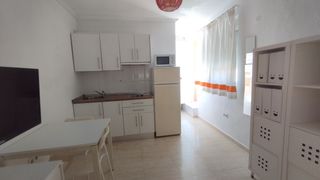 Miete Etagenwohnung in Isla Chica. Alquiler estudio sobreático