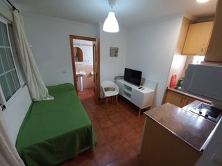 Location Studio à Calle ciudad de aracena 3. Bonito estudio con terraza
