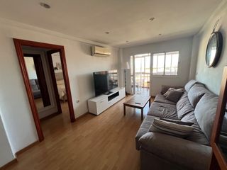 Rent Flat in Calle héroe de sostoa 194. Piso de 3 dormitorios con vistas al mar