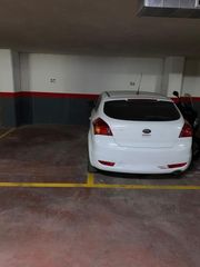 Aparcament cotxe a Avenida Don Juan de Borbon 59