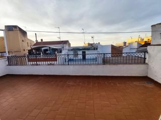 Casa  Calle castilla. Casa familiar zona cuartel guardia civil
