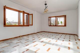 Chalet  Calle guadix. Magnífico chalet de 1000 m2 con  295 m2 construidos, piscina, ja
