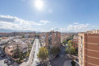 Attique  Calle poeta manuel gongora. Ático  en alminares granada