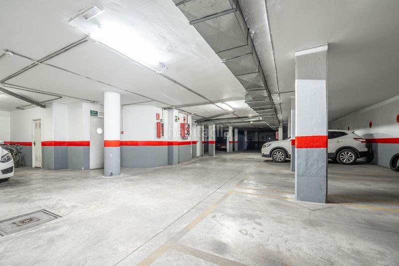 Foto 06ad7df4-0d14-449d-af0d-1a13761f0918. Aparcament cotxe a avenida doctor oloriz 5 a Plaza de Toros Granada