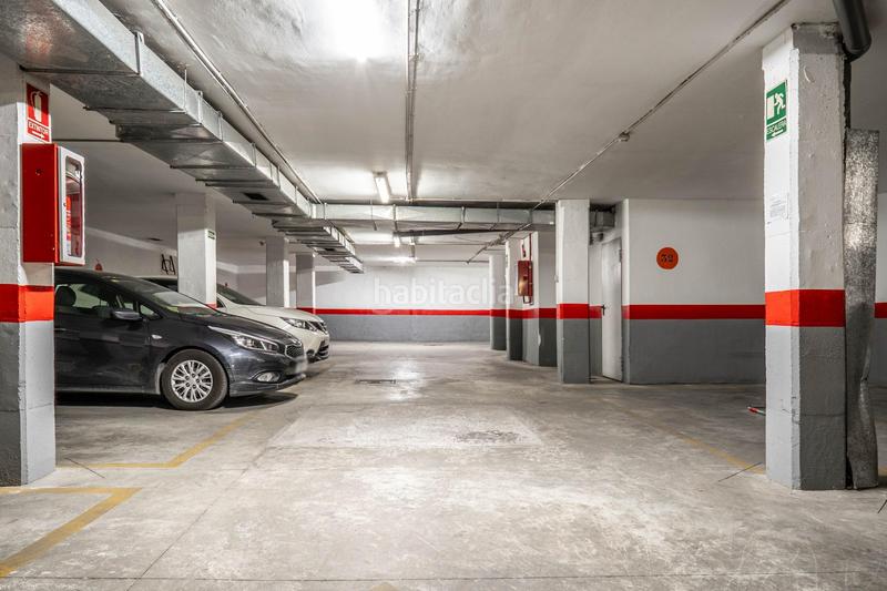 Foto 29d3bf3a-8ac2-48af-8382-de9f7f5d03a1. Lloguer aparcament cotxe a avenida doctor oloriz 5 a Granada