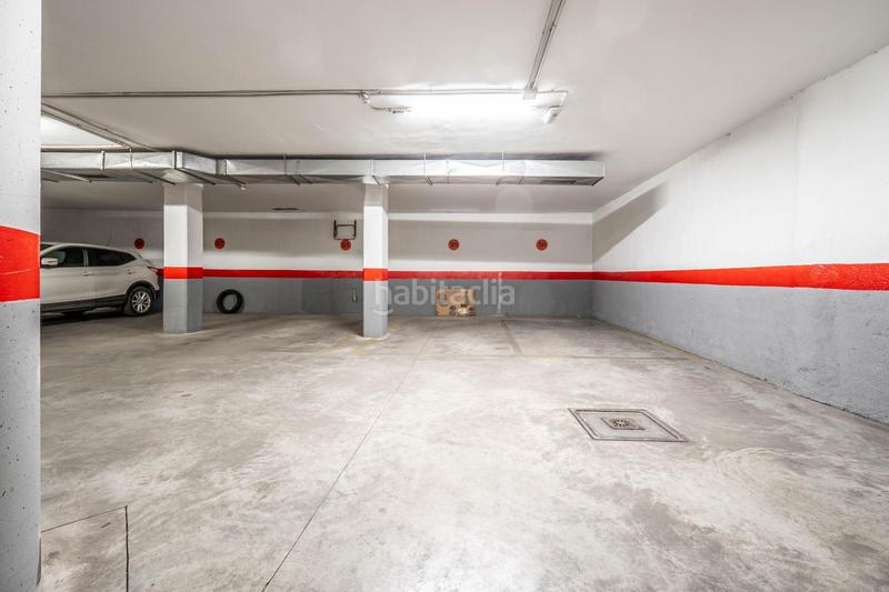 Foto 4e3cc2ca-ee67-4f5c-868e-00e9d52c84dd. Lloguer aparcament cotxe a avenida doctor oloriz 5 a Granada