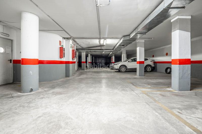 Foto cdb293b8-f41c-4592-a78b-7b11c5615911. Location parking voiture dans avenida doctor oloriz 5 dans Granada