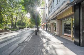 Local commercial à Avenida avenida de la constitución 25. Local en venta  granada