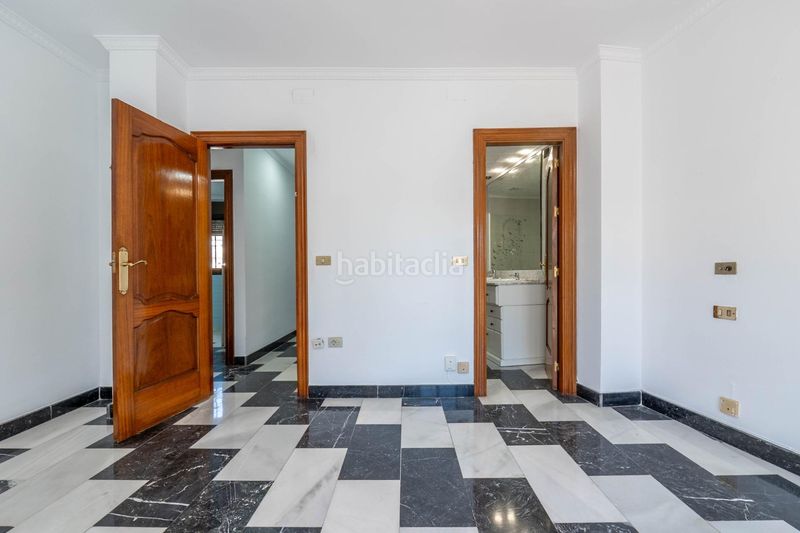 Foto 9c226b7b-9633-496b-bf39-c29544157389. Casa adossada amb aparcament a Santa Fe