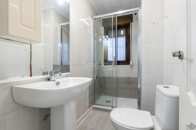 Foto afb8be4e-f772-403e-bbf9-29f9035b3ee1. Casa adossada amb aparcament a Santa Fe