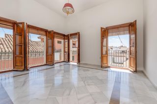 Flat  Plaza poeta luis rosales 1. Venta de ático con ubicación privilegiada en centro  granada