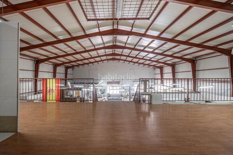 Foto 91369760-ff2c-4a2b-bf72-32c8e63a70fe. Bâtiment à usage industriel dans Iznalloz