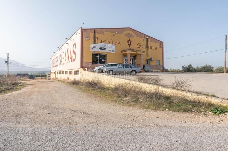 Foto a43e1a64-6829-4e6f-9d31-ddf4d50d030d. Bâtiment à usage industriel dans Iznalloz