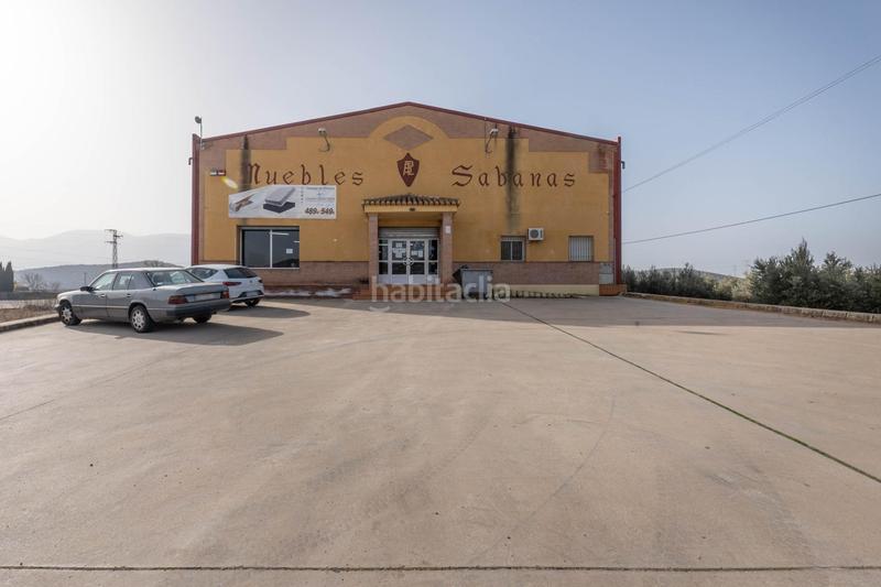 Foto b47e9914-ab75-4c6f-b3bf-7f21c817d0f3. Bâtiment à usage industriel dans Iznalloz
