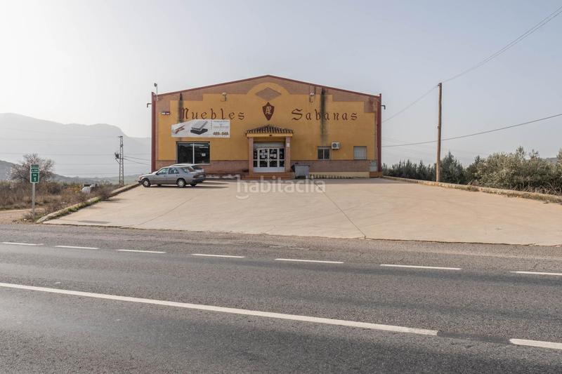 Foto e7c69035-f9a2-47cd-a099-0bd0066d1641. Bâtiment à usage industriel dans Iznalloz