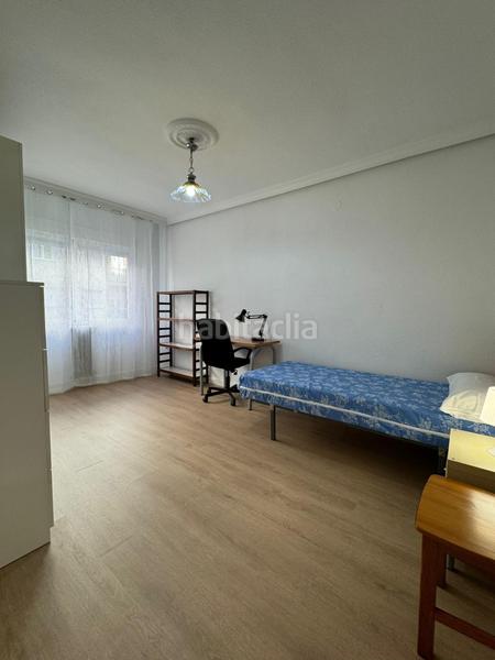 Foto 342162ed-9e9e-4d39-9469-1b4702ce05d3. Alquiler piso  espectacular en emperatiz eugenia 4 dormitorios! en Granada