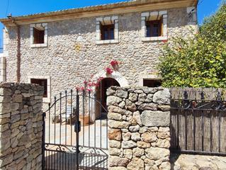 Casa a Bger. Preciosa casa de pueblo de 4 dormitorios con terrazas, jardn y