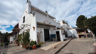 Casa aparellada a Platja de Mont-roig. Chalet pareado en massos den balder