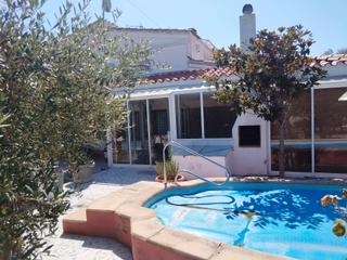 Casa aparellada a Carrer rosa dels vents 29. ¡chalet pareado con piscina privada, garaje y gran jardín! dos p