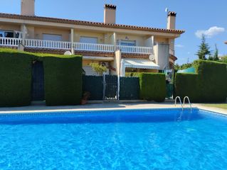 Semi detached house in Carrer de les gardenies 13a. Tu oasis familiar en masos d�en bladet � miami platja