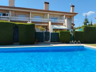 Casa adossada a Platja de Mont-roig. Tu oasis familiar en masos d’en bladet – miami platja