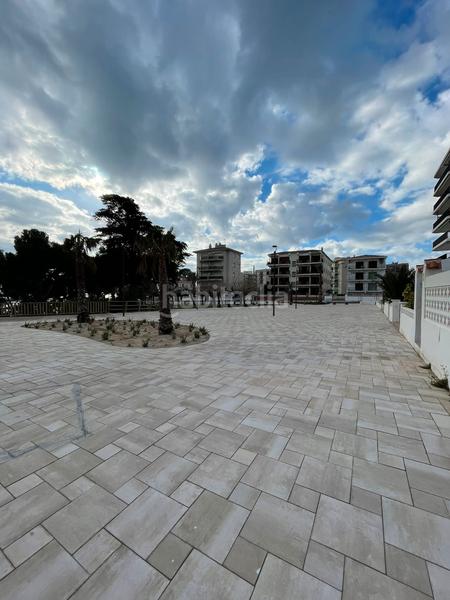 Foto b9e5b899-acb0-41e9-858d-a808078884d0. Planta baja encantadora planta baja con vistas frontales al mar en Miami Platja