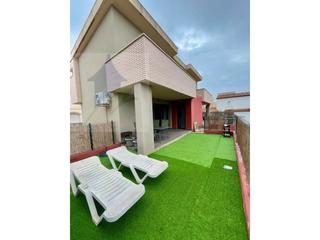 Lloguer Casa aparellada a Carrer del bertran de castellet 29. Se alquila de forma temporal