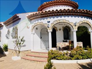 Rent Chalet in Centre. Chalet individual en el centro de miami-platja