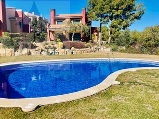 Lloguer Casa aparellada a Carrer de les terres noves 4. ¡descubre la casa de tus sueños en el corazón del exclusivo club