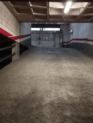 Aparcament cotxe a Col·legis Nous. Fantasticas plazas de parking en el centro!
