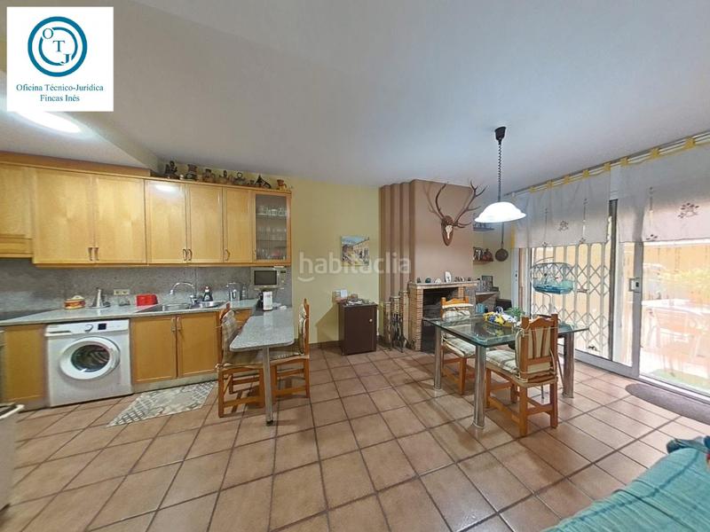 Foto 3eb21c09-ab91-42dc-b921-33e17264afcf. Casa amb xemeneia calefacció aparcament a Centre Mollet del Vallès