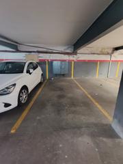 Aparcament cotxe a Centre. Fantastico parking en el centro