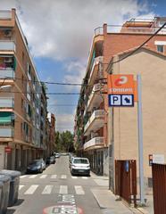 Business premise in Col·legis Nous. Local en el centro para convertir en vivienda – oportunidad únic