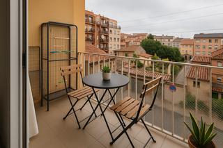Flat in Centre. Amplio y luminoso piso con parking opcional en can pantiquet – m