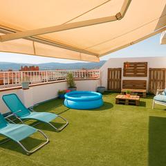 Piso en Centre. ¡ático de ensueño en valle hermoso – vive con estilo y confort!