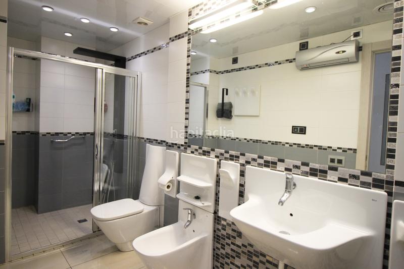 Foto e536db79-f41c-427e-a8d5-916480cd24bd. Casa amb calefacció aparcament a Centre Badalona