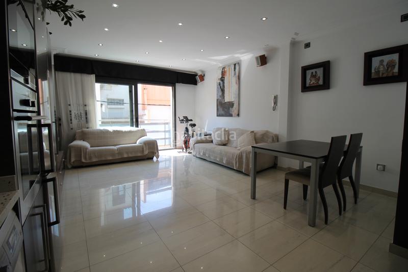 Foto f46775e9-05db-49fc-a2e9-3a1f2ea48160. Casa amb calefacció aparcament a Centre Badalona