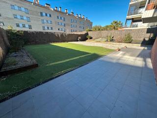 Affitto Appartamento in Sant Fost de Campsentelles. Espectacular bajos con jardin parquing, trastero y piscina comun