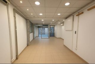 Lloguer Local Comercial a Centre. Amplio local en alquiler